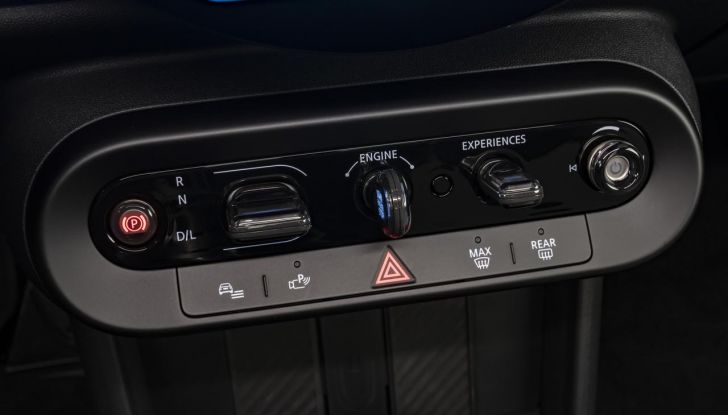 Mini Cooper 2024: caratteristiche, design, motori, versioni, abitacolo e prezzi della versione a benzina - Foto 26 di 34