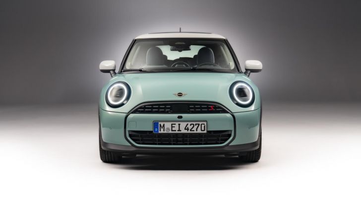 Mini Cooper 2024: caratteristiche, design, motori, versioni, abitacolo e prezzi della versione a benzina - Foto 3 di 34
