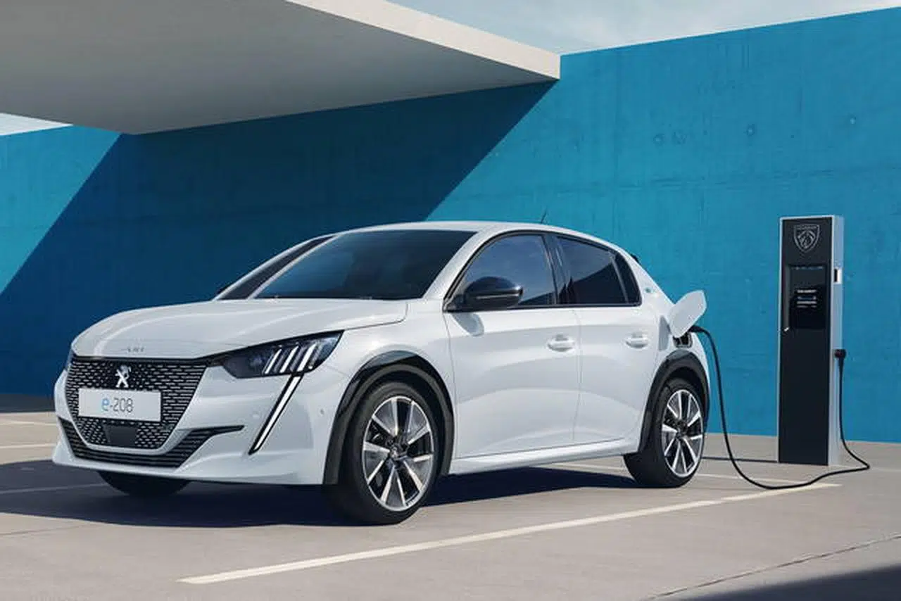 Peugeot e-208