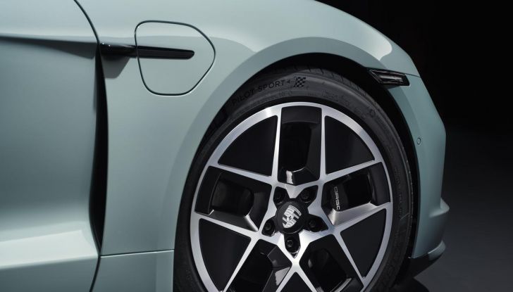 Porsche Taycan 2025: caratteristiche, design, interni, motori, autonomia e versioni - Foto 15 di 82