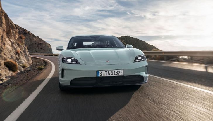 Porsche Taycan 2025: caratteristiche, design, interni, motori, autonomia e versioni - Foto 29 di 82