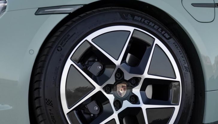 Porsche Taycan 2025: caratteristiche, design, interni, motori, autonomia e versioni - Foto 38 di 82