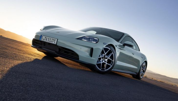 Porsche Taycan 2025: caratteristiche, design, interni, motori, autonomia e versioni - Foto 39 di 82