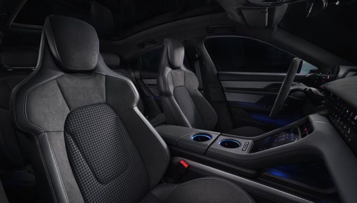 Porsche Taycan 2025: caratteristiche, design, interni, motori, autonomia e versioni - Foto 53 di 82