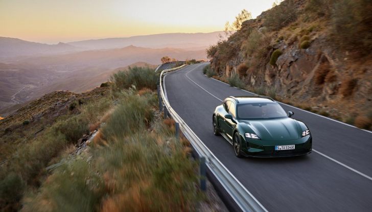 Porsche Taycan 2025: caratteristiche, design, interni, motori, autonomia e versioni - Foto 68 di 82