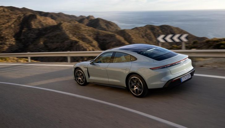 Porsche Taycan 2025: caratteristiche, design, interni, motori, autonomia e versioni - Foto 75 di 82