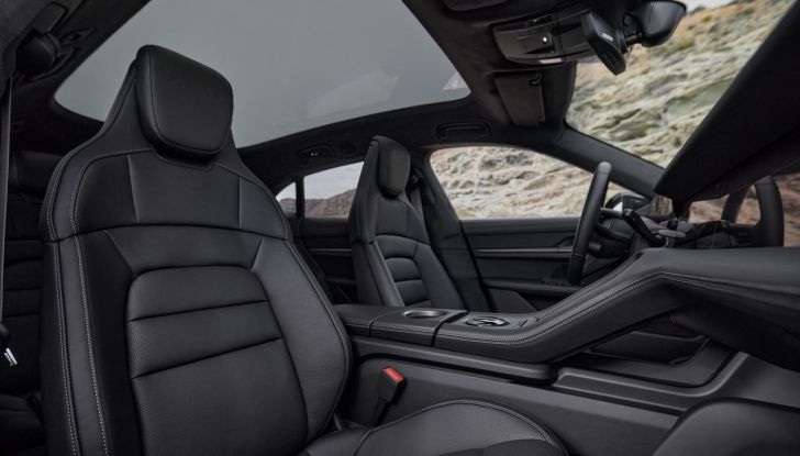 Porsche Taycan 2025: caratteristiche, design, interni, motori, autonomia e versioni - Foto 77 di 82