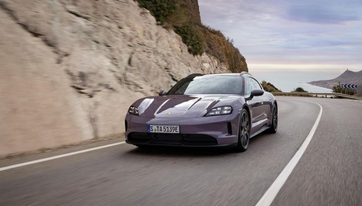 Porsche Taycan 2025: caratteristiche, design, interni, motori, autonomia e versioni - Foto 9 di 82