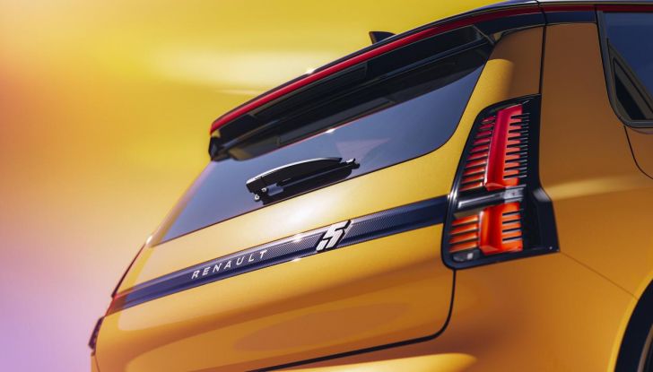 Renault 5 E-Tech Electric: caratteristiche, design, abitacolo, allestimenti, autonomia, potenza e prezzi - Foto 39 di 74