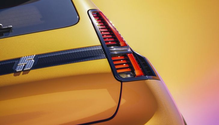 Renault 5 E-Tech Electric: caratteristiche, design, abitacolo, allestimenti, autonomia, potenza e prezzi - Foto 41 di 74