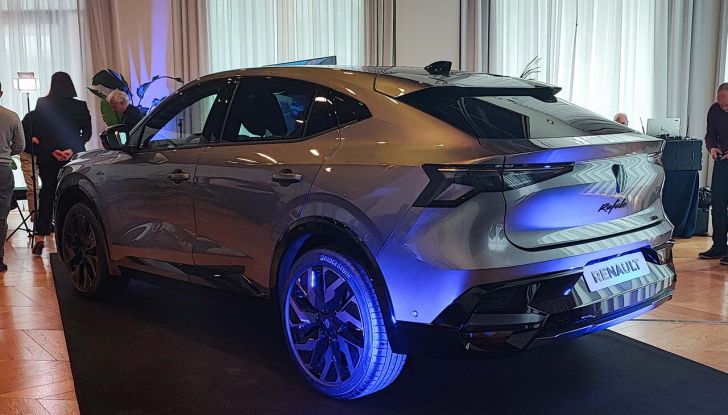 Renault Rafale 2024: caratteristiche, tecnologie e motorizzazioni del nuovo SUV coupé - Foto 9 di 22