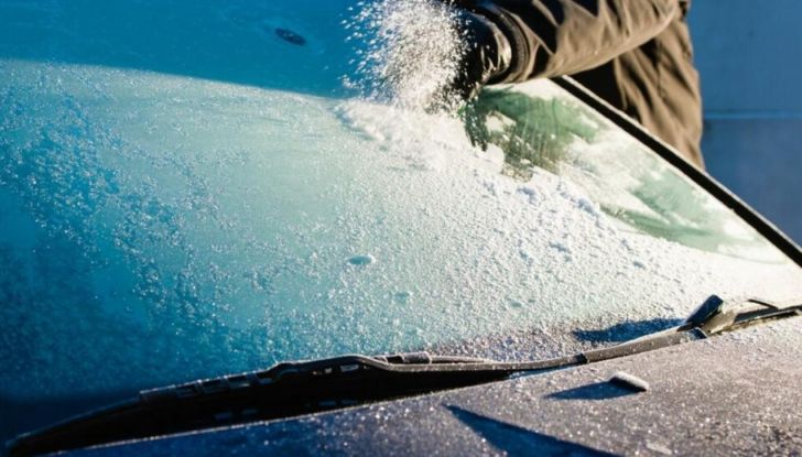 Come sbrinare il parabrezza dell’auto: metodi e consigli - Foto 7 di 13