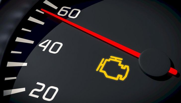 Spia avaria motore accesa: quando appare e cosa fare - Foto 4 di 12