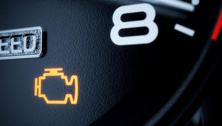 Spia avaria motore accesa: quando appare e cosa fare - Foto 10 di 12