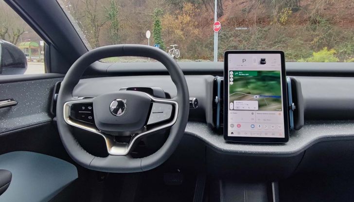 Volvo EX30 2024: prova su strada, autonomia e prezzi del nuovo SUV elettrico - Foto 11 di 16