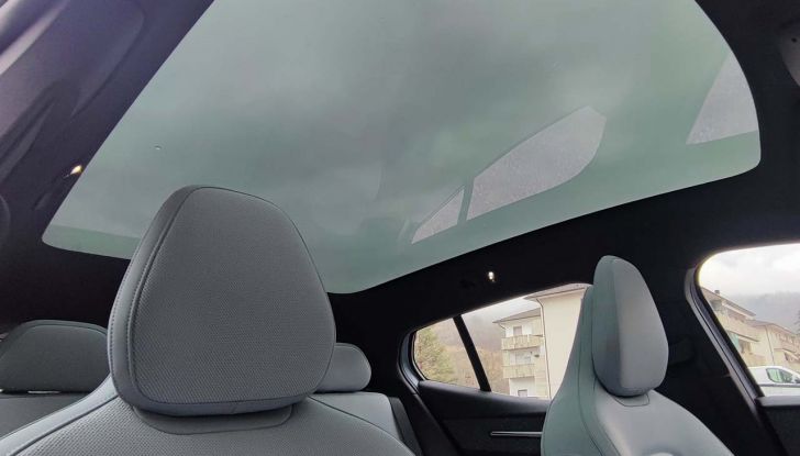 Volvo EX30 2024: prova su strada, autonomia e prezzi del nuovo SUV elettrico - Foto 16 di 16