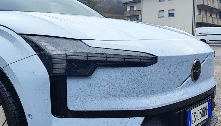 Volvo EX30 2024: prova su strada, autonomia e prezzi del nuovo SUV elettrico - Foto 5 di 16