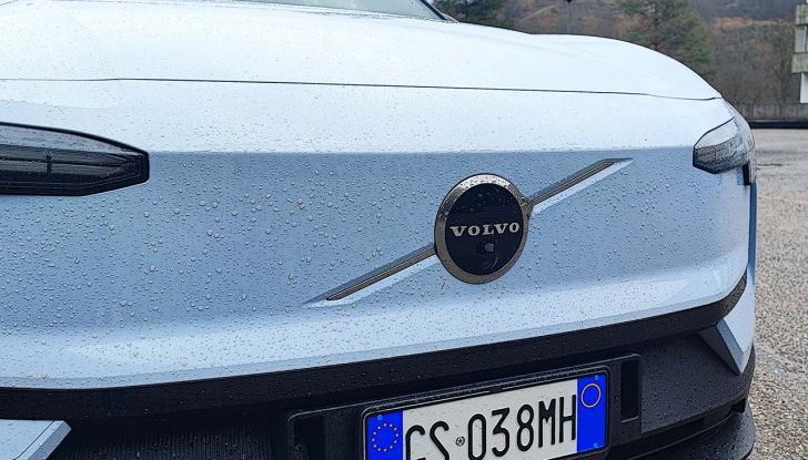 Volvo EX30 2024: prova su strada, autonomia e prezzi del nuovo SUV elettrico - Foto 6 di 16