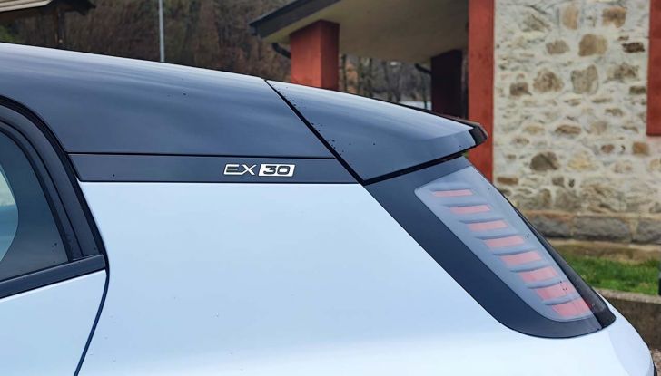 Volvo EX30 2024: prova su strada, autonomia e prezzi del nuovo SUV elettrico - Foto 8 di 16