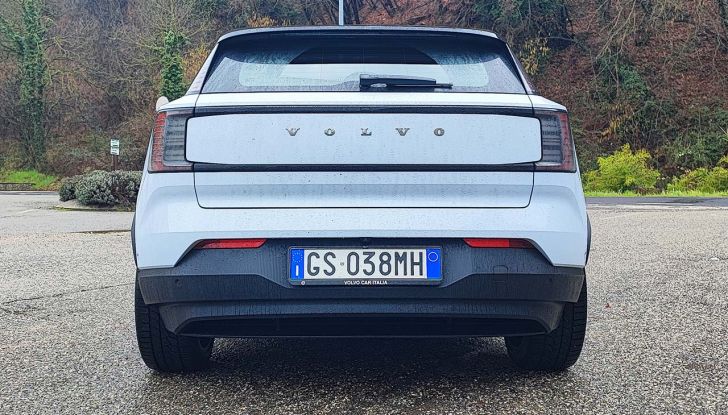 Volvo EX30 2024: prova su strada, autonomia e prezzi del nuovo SUV elettrico - Foto 9 di 16