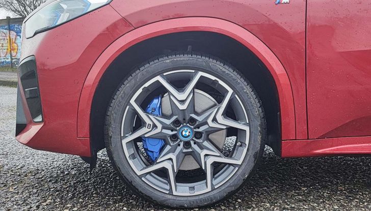 BMW X2 2024: prova su strada, prezzi e versioni del nuovo SUV coupé, anche elettrico - Foto 12 di 33