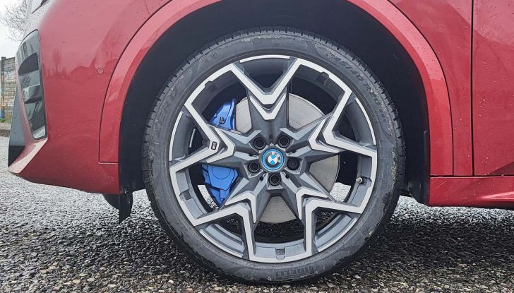 BMW X2 2024: prova su strada, prezzi e versioni del nuovo SUV coupé, anche elettrico - Foto 13 di 33