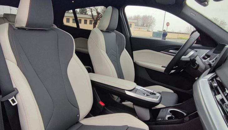 BMW X2 2024: prova su strada, prezzi e versioni del nuovo SUV coupé, anche elettrico - Foto 15 di 33