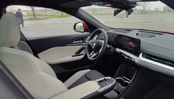 BMW X2 2024: prova su strada, prezzi e versioni del nuovo SUV coupé, anche elettrico - Foto 16 di 33