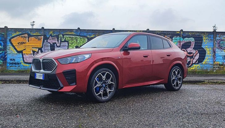 BMW X2 2024: prova su strada, prezzi e versioni del nuovo SUV coupé, anche elettrico - Foto 2 di 33