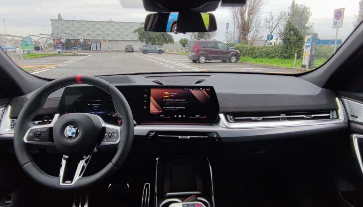 BMW X2 2024: prova su strada, prezzi e versioni del nuovo SUV coupé, anche elettrico - Foto 31 di 33