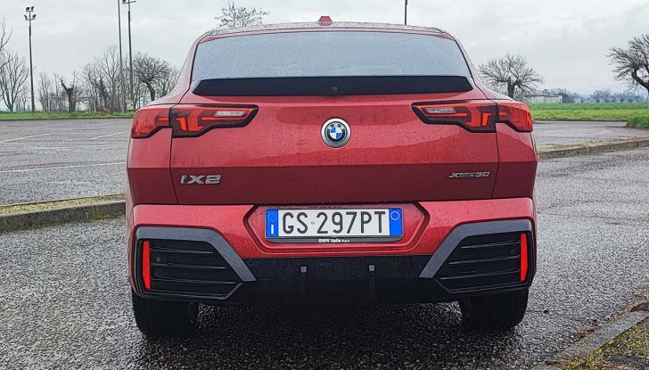BMW X2 2024: prova su strada, prezzi e versioni del nuovo SUV coupé, anche elettrico - Foto 9 di 33