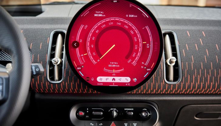 Nuova MINI Countryman C 2024 prova su strada, motori e dotazioni - Foto 3 di 15