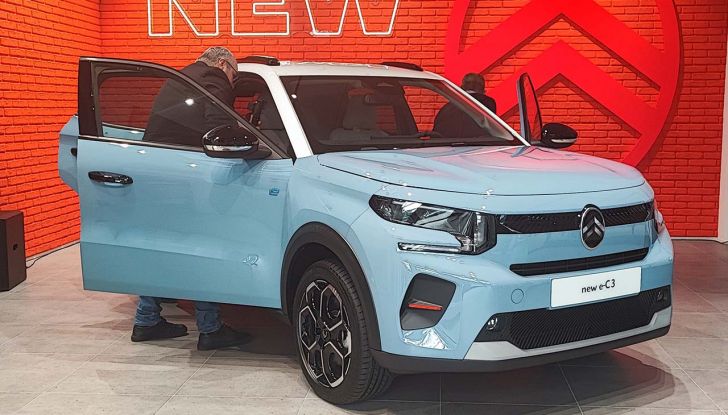 Citroën e-C3 2024 svelata in anteprima a Milano: caratteristiche, autonomia e prezzi - Foto 2 di 11