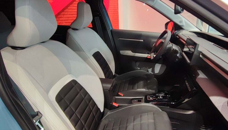 Citroën e-C3 2024 svelata in anteprima a Milano: caratteristiche, autonomia e prezzi - Foto 6 di 11