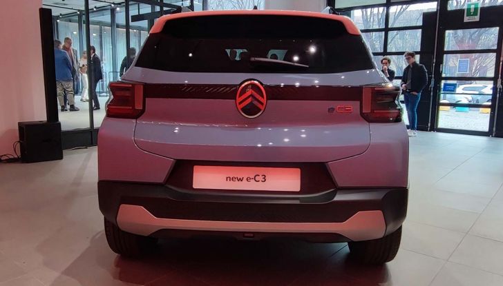Citroën e-C3 2024 svelata in anteprima a Milano: caratteristiche, autonomia e prezzi - Foto 7 di 11