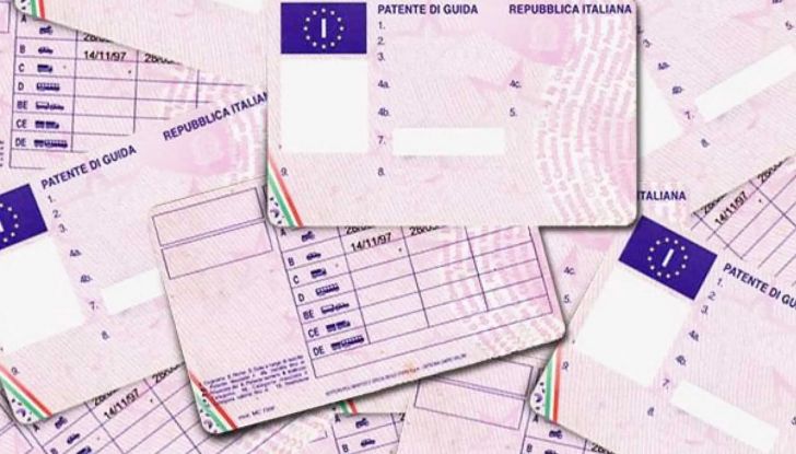 Come leggere la patente di guida