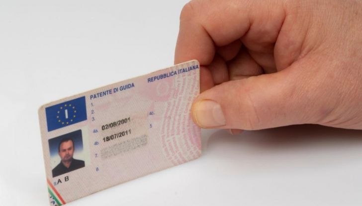 Come leggere la patente di guida