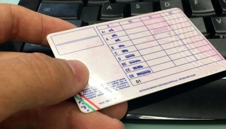 Come leggere la patente di guida