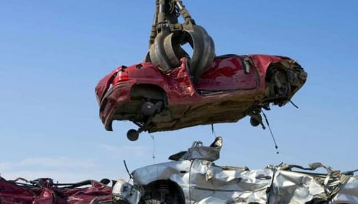 Come rottamare auto: costi, procedura e documenti - Foto 7 di 13