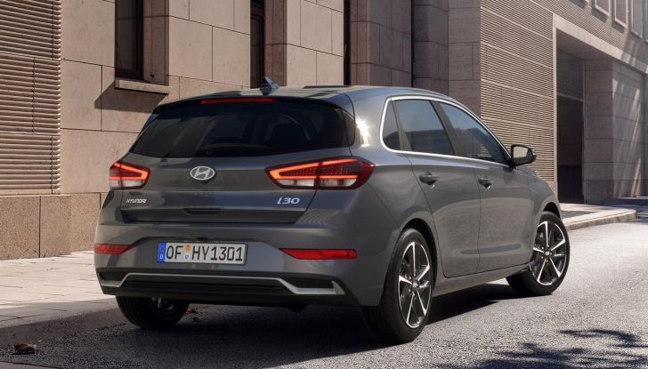 Hyundai i30 2024: caratteristiche, design e abitacolo del nuovo restyling - Foto 2 di 41