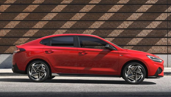 Hyundai i30 2024: caratteristiche, design e abitacolo del nuovo restyling - Foto 18 di 41