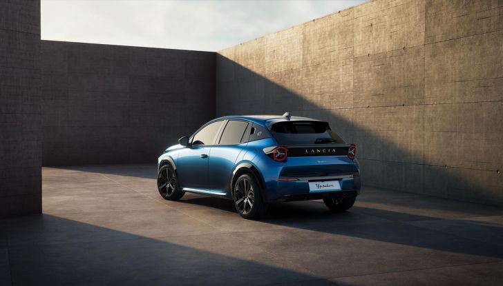 Lancia Ypsilon Edizione Limitata Cassina MHEV