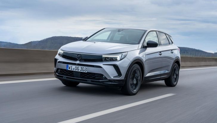 Opel Grandland Hybrid Italia
