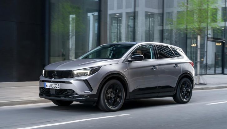 Opel Grandland Hybrid Italia