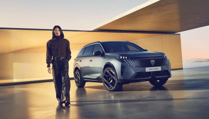 Peugeot E-5008 2025: caratteristiche, design, abitacolo, versioni e autonomia - Foto 38 di 58