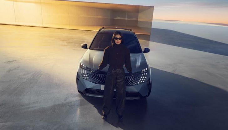 Peugeot E-5008 2025: caratteristiche, design, abitacolo, versioni e autonomia - Foto 41 di 58