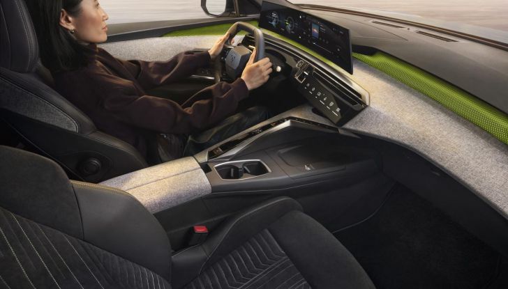 Peugeot E-5008 2025: caratteristiche, design, abitacolo, versioni e autonomia - Foto 27 di 58