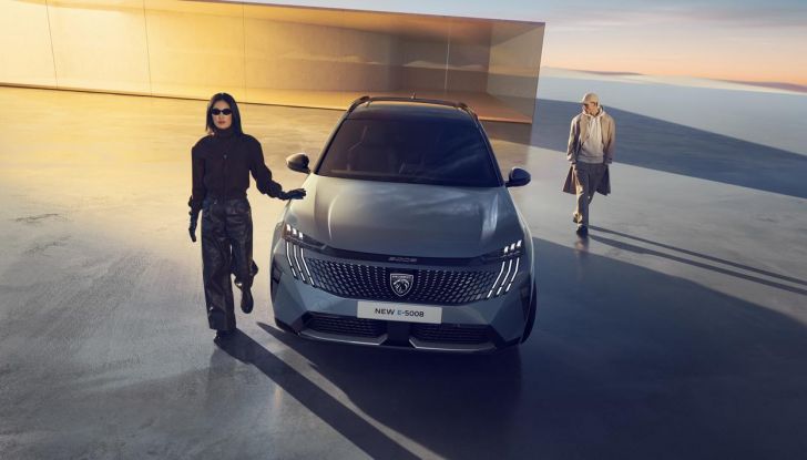 Peugeot E-5008 2025: caratteristiche, design, abitacolo, versioni e autonomia - Foto 40 di 58