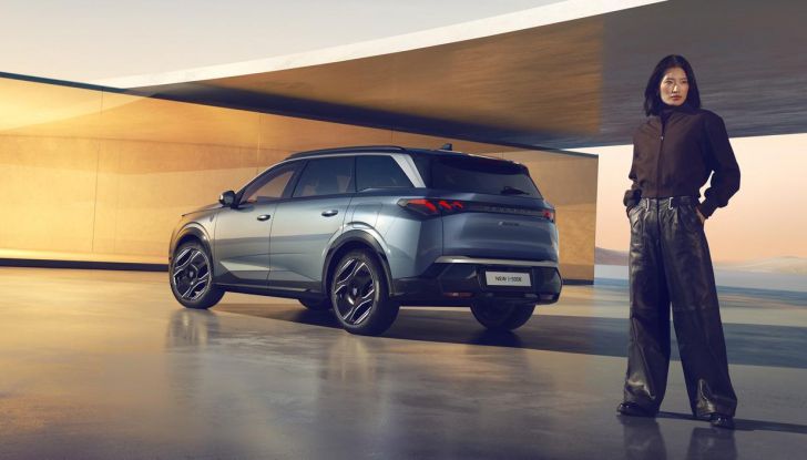 Peugeot E-5008 2025: caratteristiche, design, abitacolo, versioni e autonomia - Foto 46 di 58