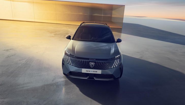 Peugeot E-5008 2025: caratteristiche, design, abitacolo, versioni e autonomia - Foto 39 di 58